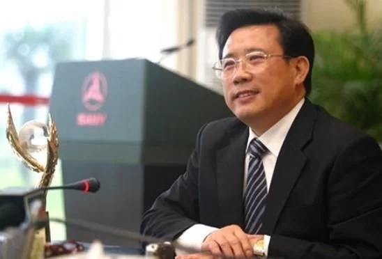 公司上市后成中国首富，他却说自己非常穷，独子说做他儿子没