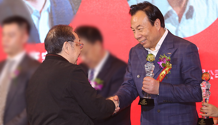 <b>北京林达投资集团董事局主席李晓林荣膺“2018中国经济年度人物</b>