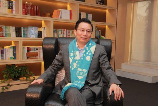 从小木匠到坐拥1000亿资产，他用30年做到世界第一