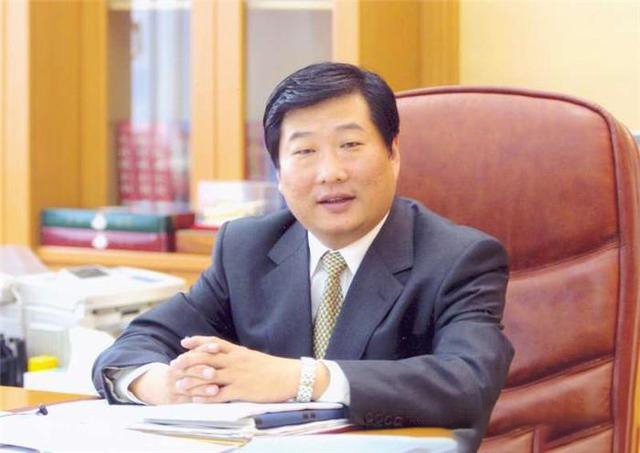 谭旭光前传：从负债3.6亿国企厂长 成为世界500强董事长