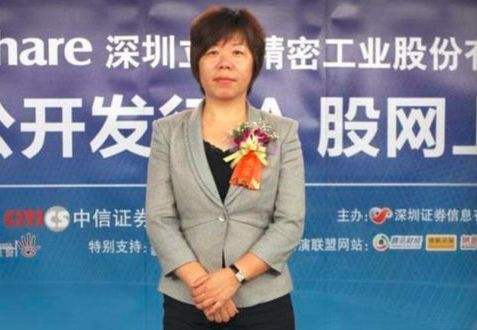 21岁打工妹逆袭路：富士康出身今身家百亿，曾被传是郭台铭情