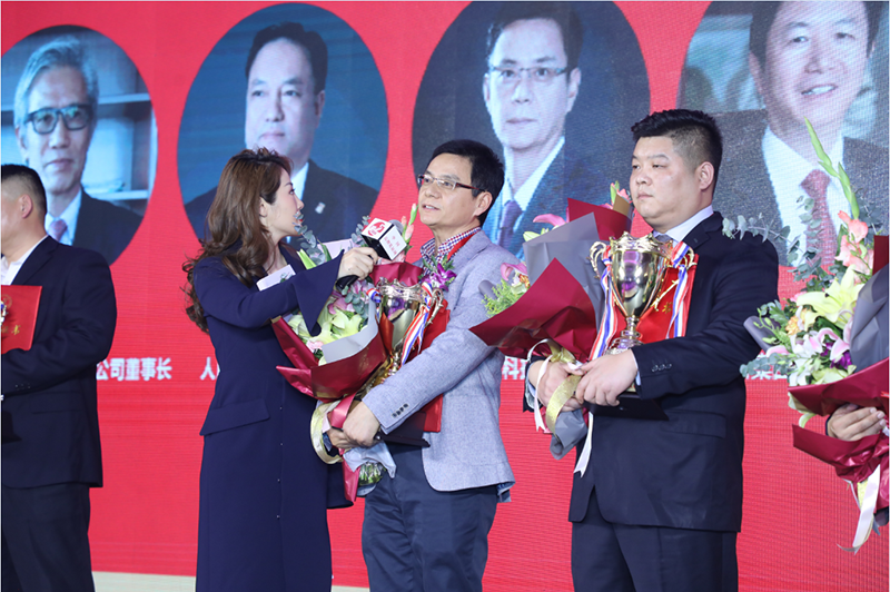 <b>中消云集团董事长宋佳城荣膺 “2019中国经济年度人物”大奖</b>
