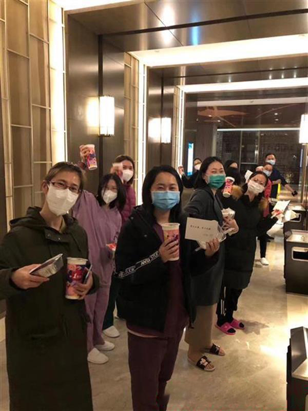 马云请客!福建首批援鄂医疗队收到奶茶炸鸡