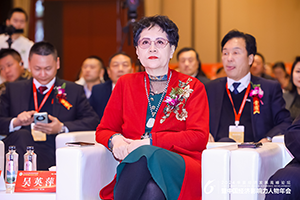 <strong><font color='#0000FF'>中国民族卫生协会会长、长春英平药业董事长吴</font></strong>