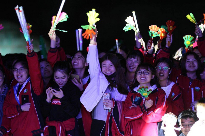 乌兰察布周末好声音!中国好声音歌手助力扶贫公益演出激情上演