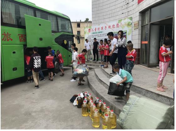 筑梦安居 情暖东周 友趣·筑梦成长公益行我们在路上！