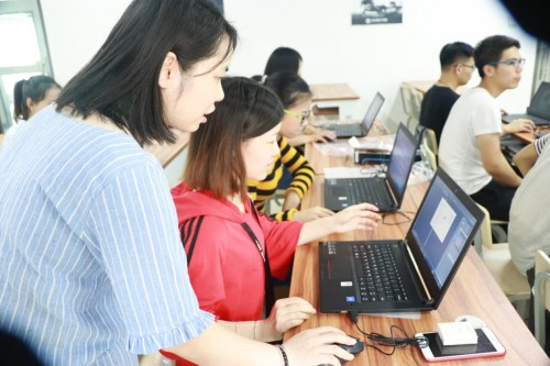 爱心点亮梦想 关爱贫困学子 金科爱心公益行暖心开启
