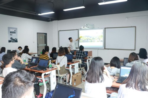 爱心点亮梦想 关爱贫困学子 金科爱心公益行暖心开启