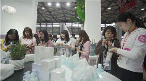 美博会千余品牌汇聚上海，张沫凡领衔新国货闯行业惹眼