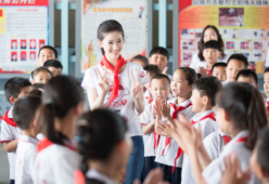 章泽天为打工子弟小学搭建公益图书角 “童书乐捐”计划传递阅