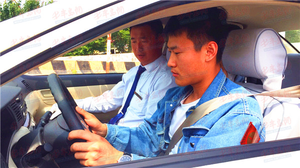青岛驾培行业探索公益性延伸服务 老学员毕业再培训