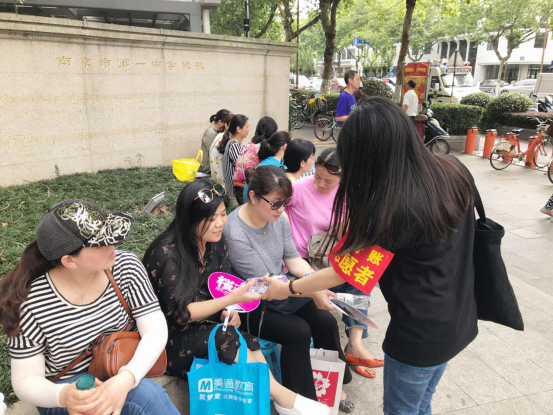 “爱心助考共赢未来,财税品牌“算好账”开展高考公益活动